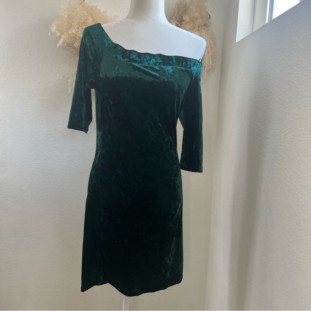 Emerald velour after shoulder dress